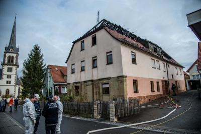 Pfedelbach: Brandstiftung in geplanter Fluechtlingsunterkunft - Dachstuhl ausgebrannt